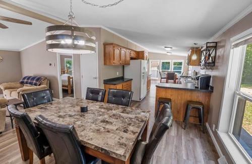 Lake Arrowhead Apartment | Hot Tub | Private Lake Lot | EV Charger | Trails