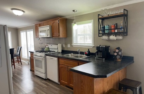 Lake Arrowhead Apartment | Hot Tub | Private Lake Lot | EV Charger | Trails