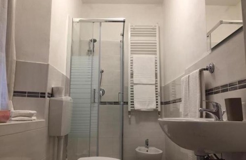 Parma Apartment | HOTEL d 2 non accettiamo franciesi
