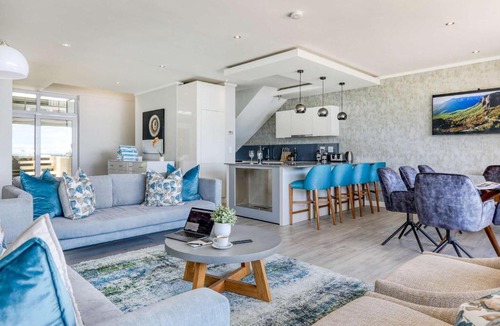 Camps Bay House | Houghton Villa Camps Bay - 5 min walk to beach