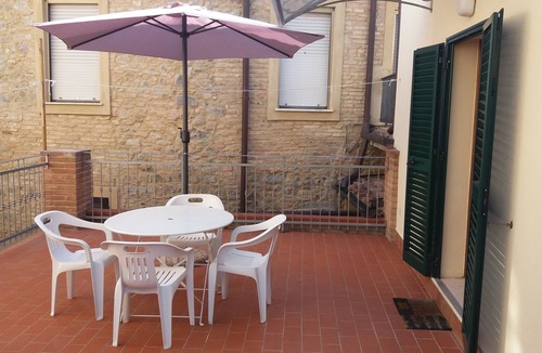 Chianni House | house in the historic village in the Tuscan hills