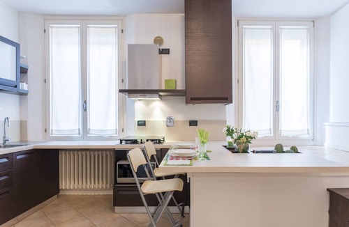 Historic Center Apartment | House Letizia TWO bright historical center at the two towers