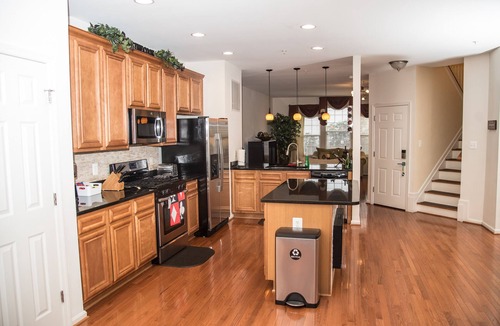 Maryland City House | House of Cardz- comforts of home by LLOYD SUITES