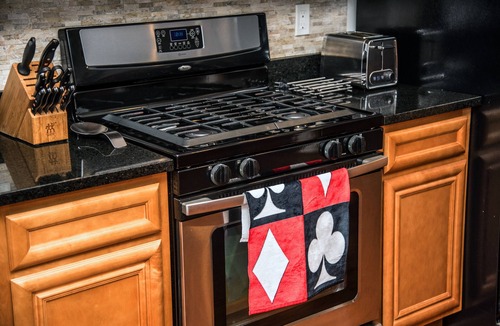 Maryland City House | House of Cardz- comforts of home by LLOYD SUITES