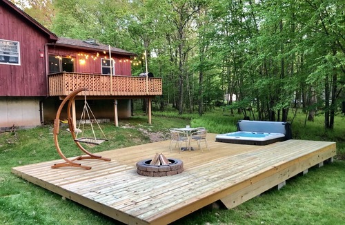 Barryville House | House w/Hot Tub on 10 Acres near Delaware River