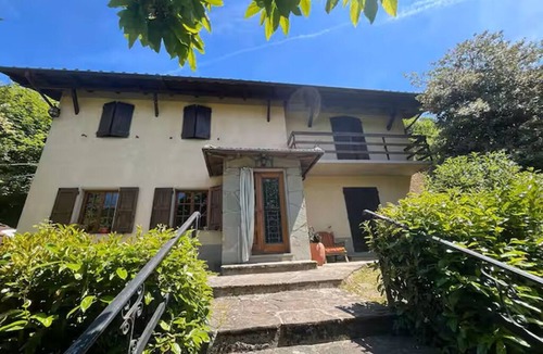 Cutigliano House | House with private garden and mountain views