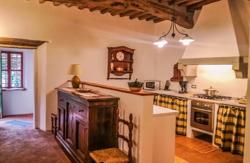 Buti House | House with private pool and panoramic views 20km from Pisa, 1km from village