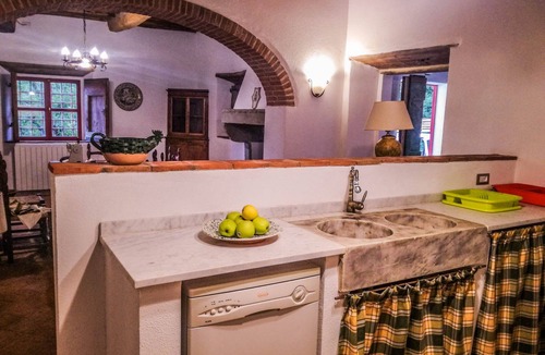 Buti House | House with private pool and panoramic views 20km from Pisa, 1km from village