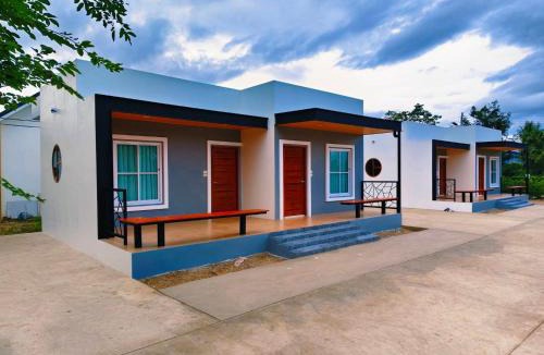 Wichian Buri Resort | Hug Home Resort Wichianburi ฮักโฮม รีสอร์ท วิเชียรบุรี