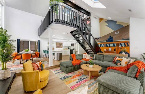 East Stroudsburg House | HUGE 5BR Private Pickleball, Basketball, Theater!