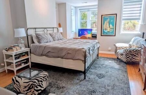 Near Northeast House | HUGE 6BR Capital Hill Townhouse Ready for YOU