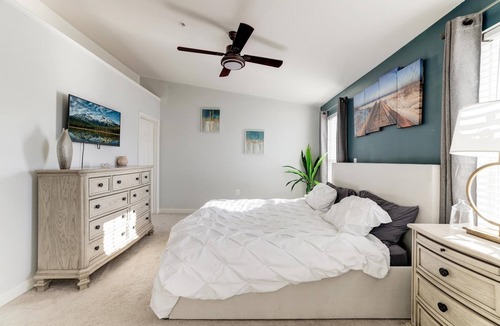 Capitol View House | Huge Yet Cozy Townhouse/Pet Friendly/Sleeps 10/Free Parking!10min Walk To Metro!