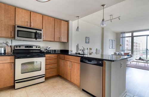Downtown Apartment | Ideal Silver Spring 1BR, nr Shopping Center, Subway & Bars, by Blueground