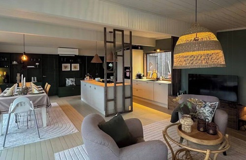 Moss House | Idyllic and modern cabin at Jeløya