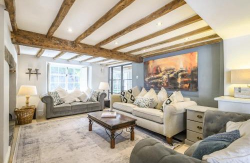 Whichford House | Idyllic Cottage straight out of The Holiday!