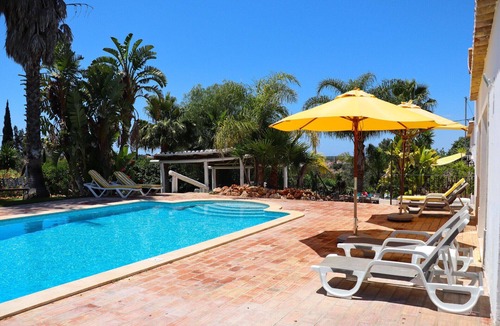 Cerro do Mocho Cottage | Idyllic Farm House with huge Garden for 14PAX