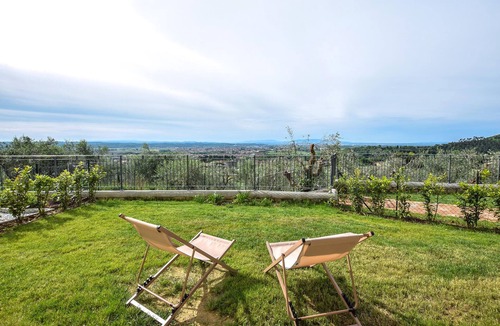 Cascine-La Croce House | Il Borgo di Badia-La Camelia
