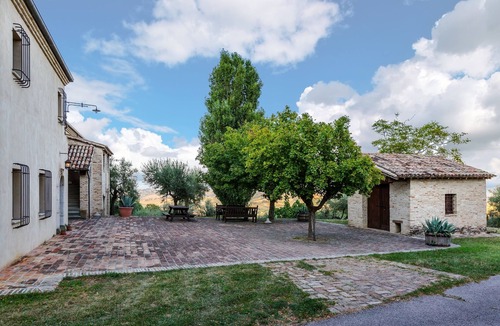 Saludecio House | Il Casale di Meleto - Beautiful villa surrounded by greenery a few kilometers from the sea