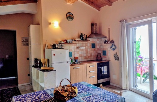 Arcola House | Il Pettirosso-Your hillside base for Cinque Terre, Lerici & Tuscany-with parking