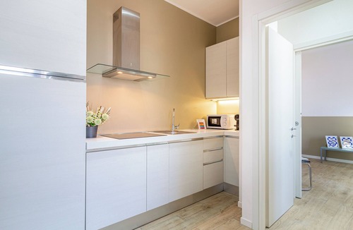 Vimercate Apartment | Il quadrato blu by Houset