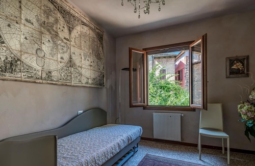 Castell'Arquato Apartment | Immerse yourself in a historical experience, the Kampfstein House, built in 1700, offers you and you