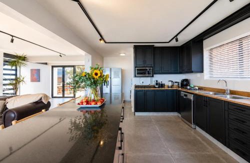 Sandbaai House | iMoyo Ocean Villa and Studio, Hermanus