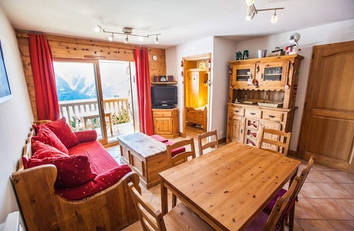 Bisanne 1500 Apartment | In a luxury MGM chalet with heated pool close to the gondola and slopes