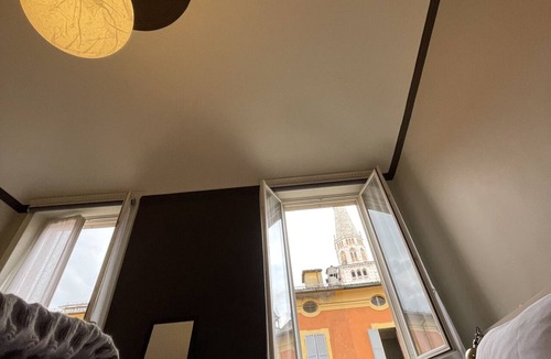 Old Town Apartment | In the heart of the city of Modena Studio apartment with view of Duomo and Ghirlandina