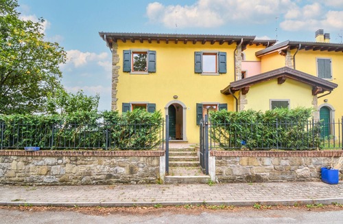 Camugnano House | In the midst of quiet nature welcomes you this bright and friendly cottage.