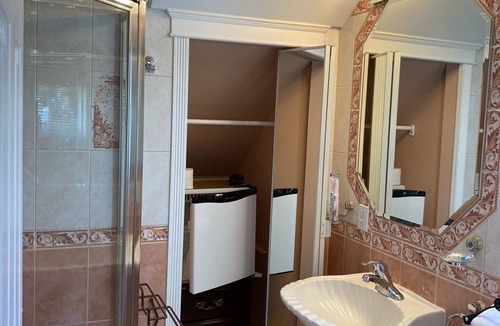 Lower Lonsdale Bed & Breakfast | Individual rooms with private bathrooms , own entrance in Ocean Breeze B&B INN