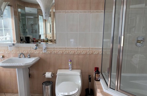 Lower Lonsdale Bed & Breakfast | Individual rooms with private bathrooms , own entrance in Ocean Breeze B&B INN