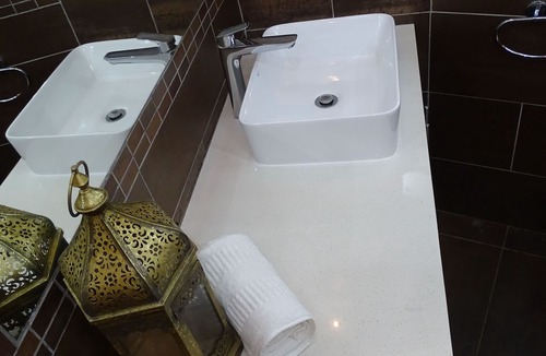 Greater Johannesburg Metropolitan Area House | Indulgent Escape, Jet Bath, Stunning Views & Boma Firepit -Retreat from the City