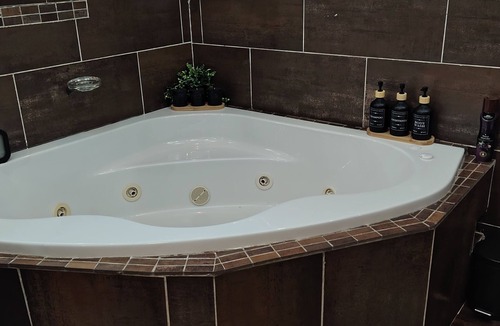 Greater Johannesburg Metropolitan Area House | Indulgent Escape, Jet Bath, Stunning Views & Boma Firepit -Retreat from the City