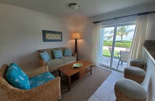 Alice Town House | "Infinity Poolside" - Ocean Villa 2 BR/3 BA