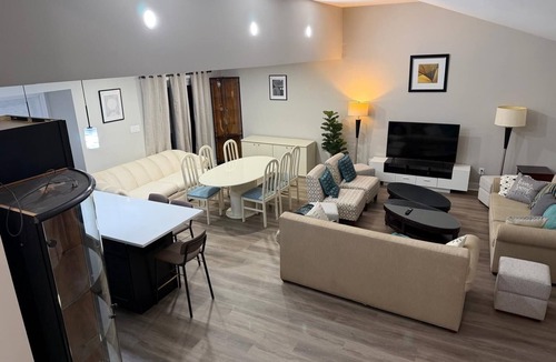 North Bethesda House | Inviting Bethesda Stay – Clean, Cozy & Convenient