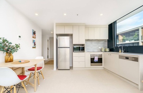 Turner Apartment | Inviting Urban Stay near City and ANU