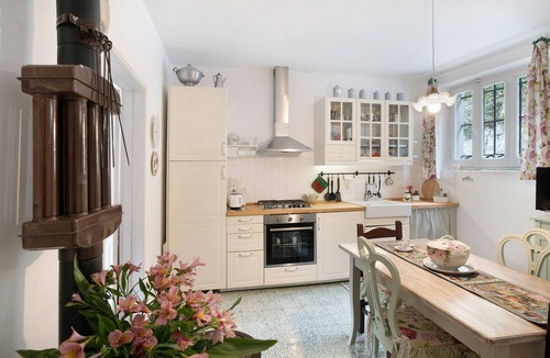 Castelvecchio di Rocca Barbena House | Apartment 'Al Frantoio' with Private Garden