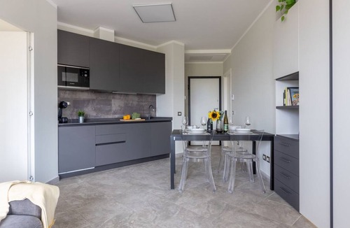 Calambrone Apartment | GuestHost - Elegant apartment of 70 sqm, for 4 people, located on the 1st floor with lift of a renovated building, equipped with shared swimming pool and private parking space.The property is located in Calambrone, just 400 mts from the sea. Near the acc