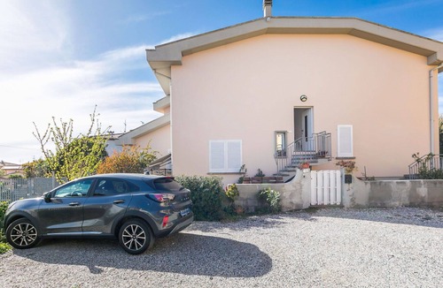 Rosignano Solvay Apartment | Beautiful apartment for 2 people with WIFI, TV, terrace and pets allowed