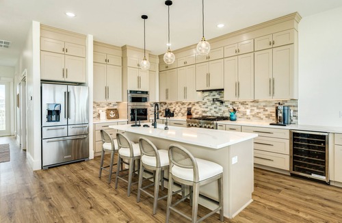 Galveston House | It's Time for a Happy Ohana! Dog Friendly, Fenced Yard, Short Walk to the Beach