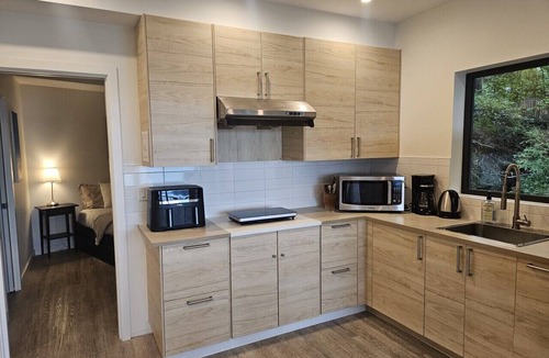 Bowen Island Apartment | J&J`s · Exquisite and brand new 1-bedroom ocean view suite