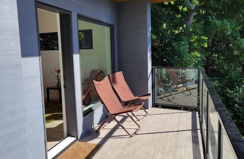 Bowen Island Apartment | J&J`s · Exquisite and brand new 1-bedroom ocean view suite