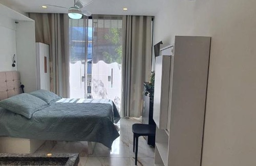 Verolme Apartment | JacuVillage 33 - Estúdio Moderno para Casal em Jacuecanga - Novíssimo e Aconchegante