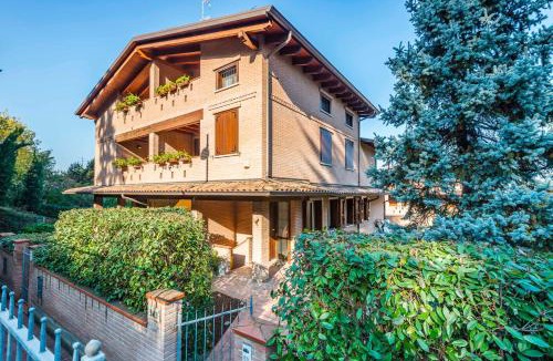Casalgrande Apartment | Jacuzzi Apartment in Italian Villa, Wi-Fi & Garden Modena - Reggio Emilia