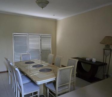Greater Johannesburg Metropolitan Area Villa | Joburg family and friends getaway house with pool