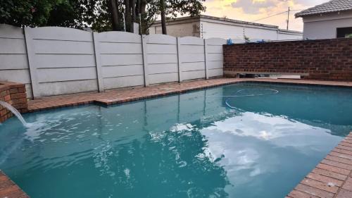 Greater Johannesburg Metropolitan Area Villa | Joburg family and friends getaway house with pool