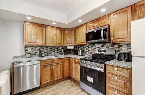 Woodlawn Apartment | Johnnycake Junction Retreat-Family-Friendly 3BR
