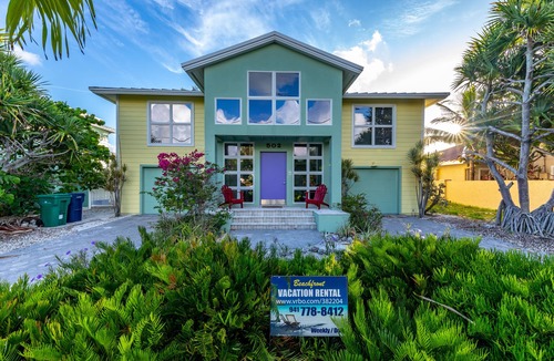 Anna Maria House | JULY, AUG. SPECIALS ,BEACHFRONT, PRIVATE BEACH ON THE WATERFRONT, Bring your Dog