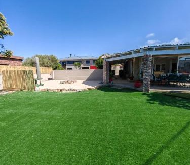 Hermanus Apartment | Karibu Self-catering Accommodation