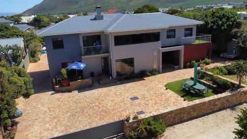 Hermanus Apartment | Karibu Self-catering Accommodation